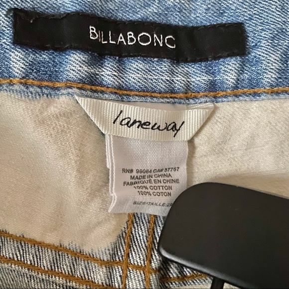 Billabong Laneway Jean Bleached Shorts NWT - Picture 3 of 4